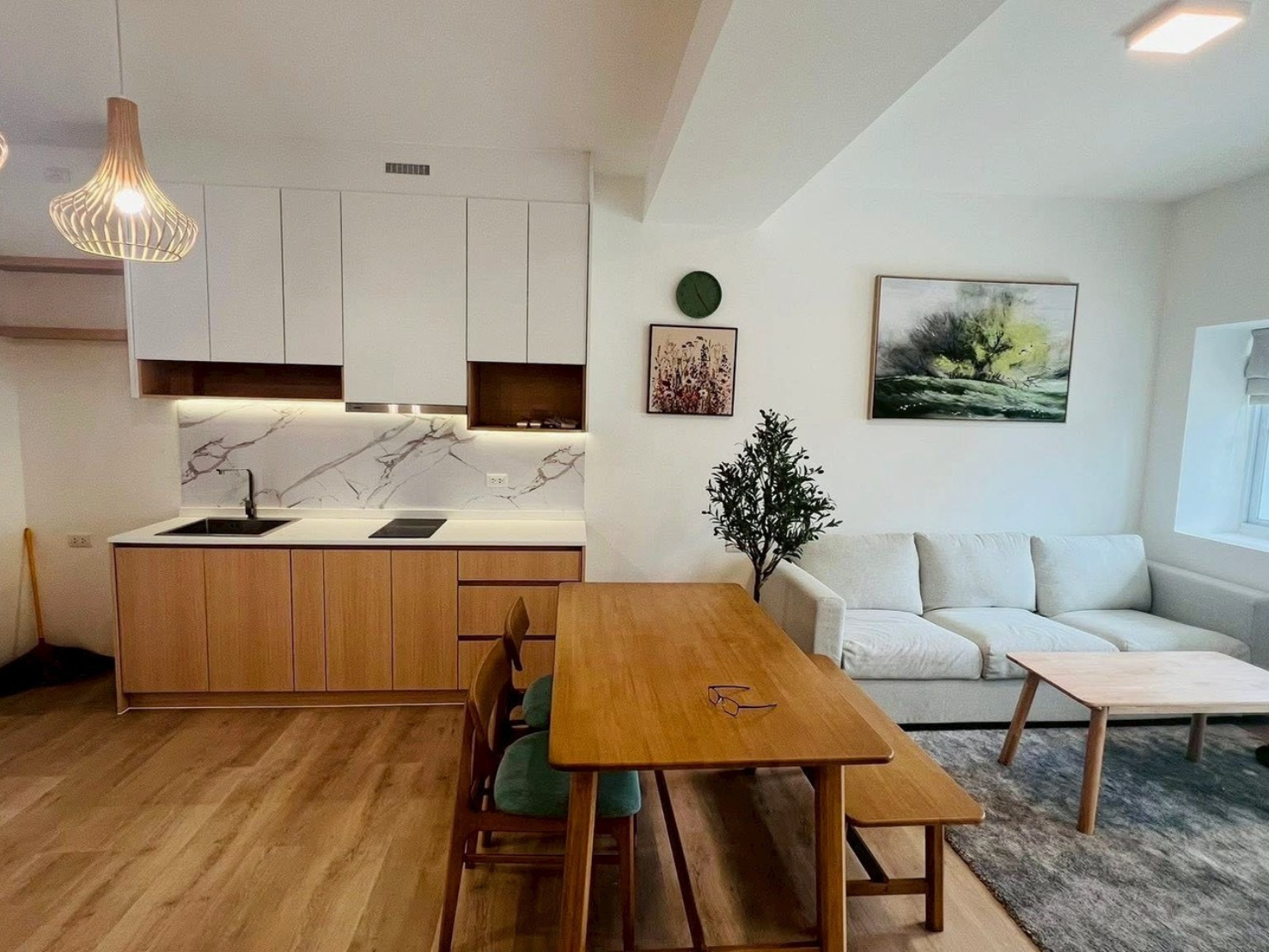 Minimalist Living Room: Warm, Simple, and Inviting